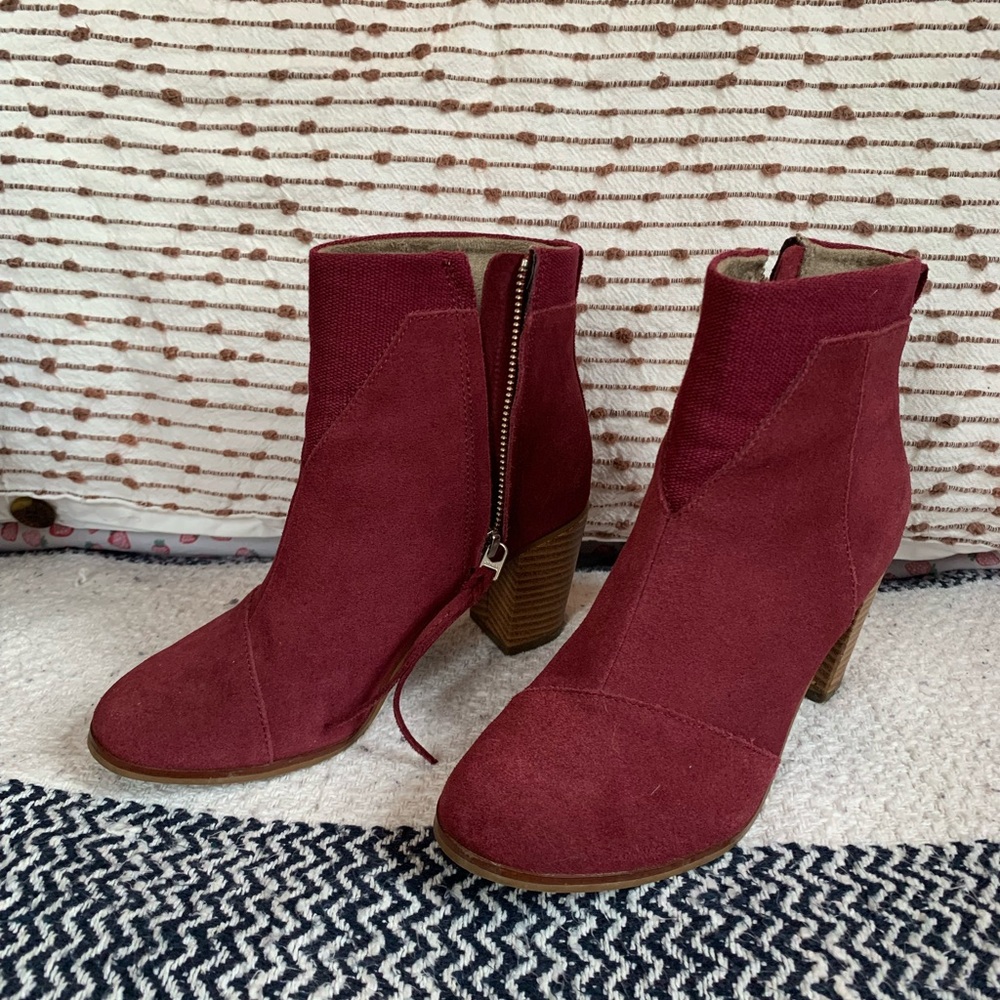 TOMS maroon ankle stacked heel boots